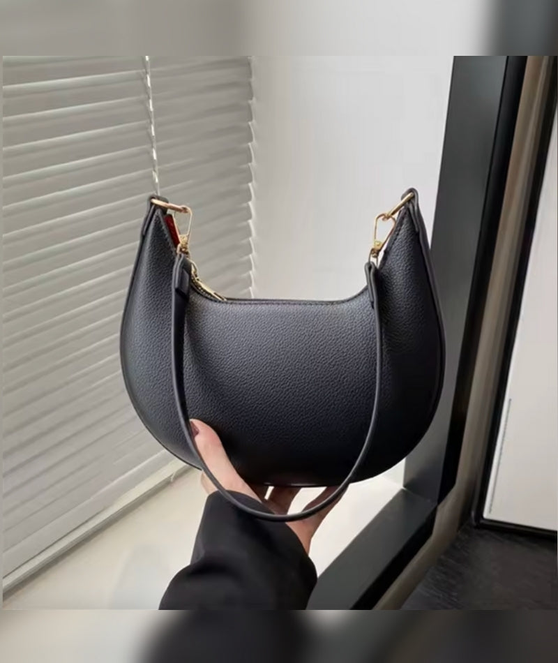 Bolso semicircular con correa – Liora