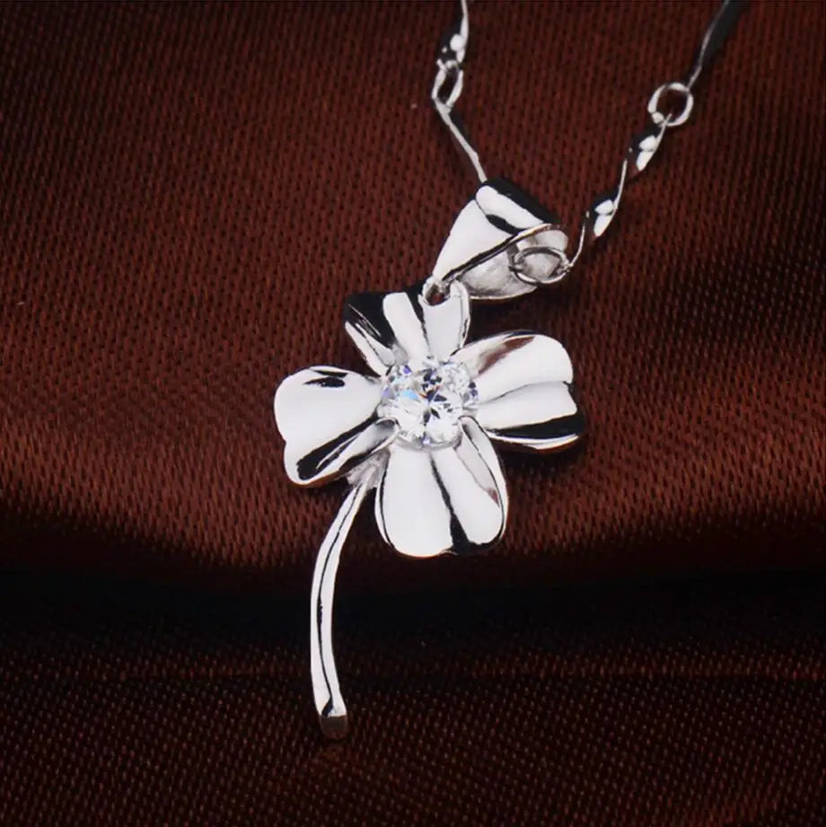 Navarita | Silver Clover Necklace
