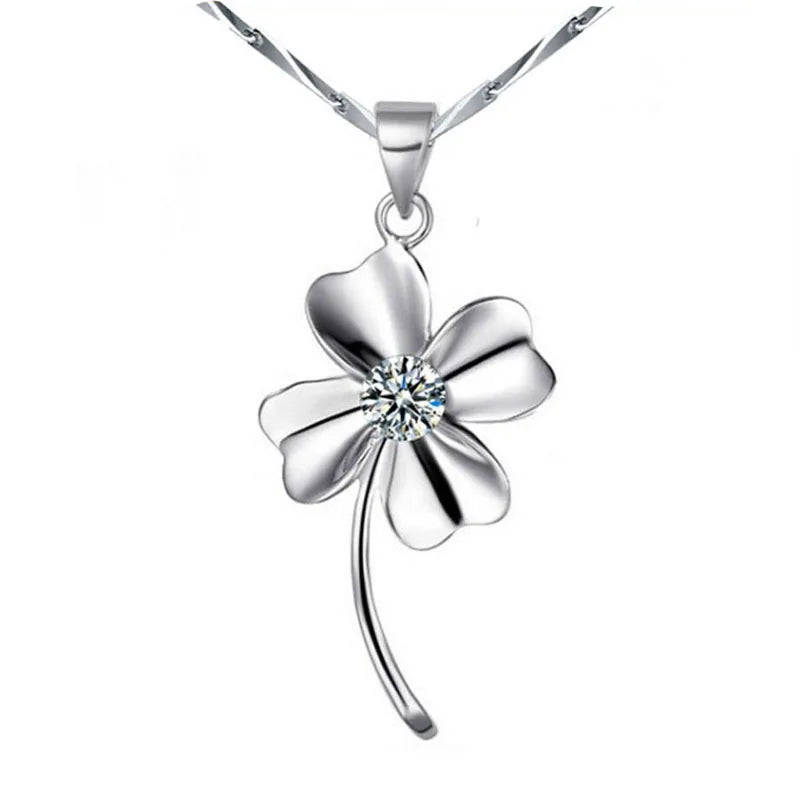 Navarita | Silver Clover Necklace