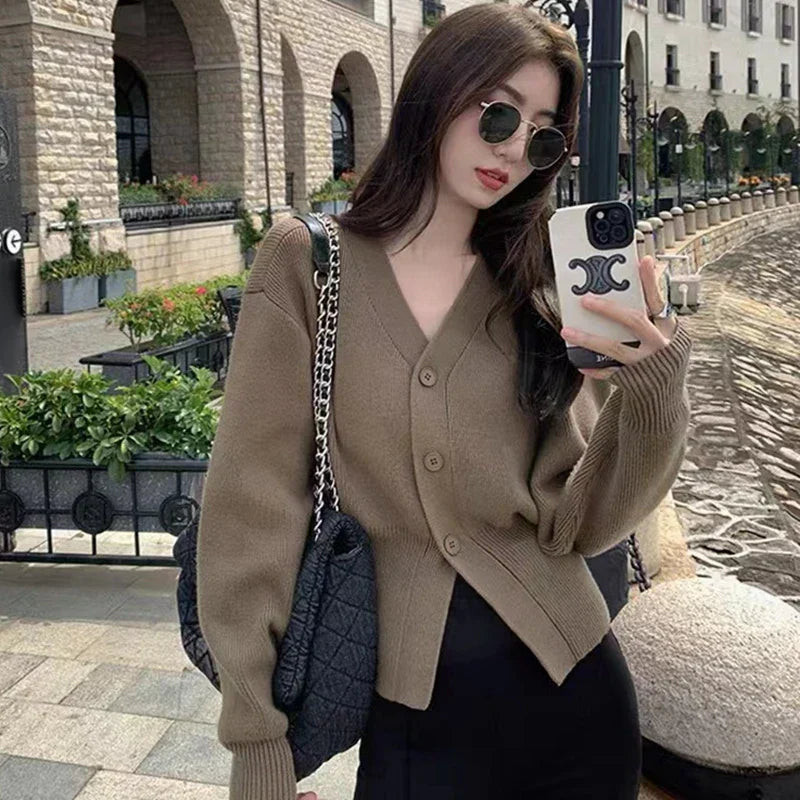 Navarita | Soft V-Neck Buttoned Knit Cardigan