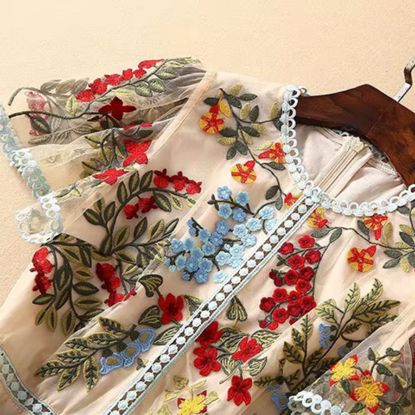 Vestido de malla con estampado floral – Aureline