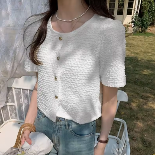 NAVARITA | Blusa corta de verano con textura y botones – Amaya