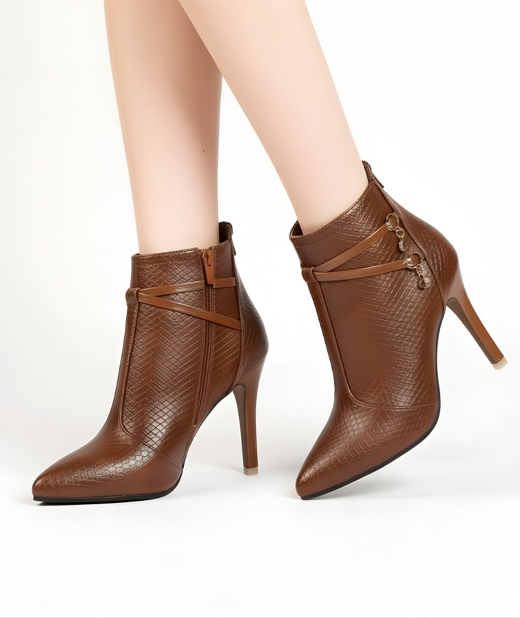 Botines cortos con tacón y detalle de hebilla – Arlette