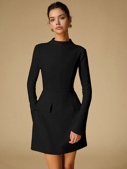 Vestido Minimalista de Cuello Semi Alto