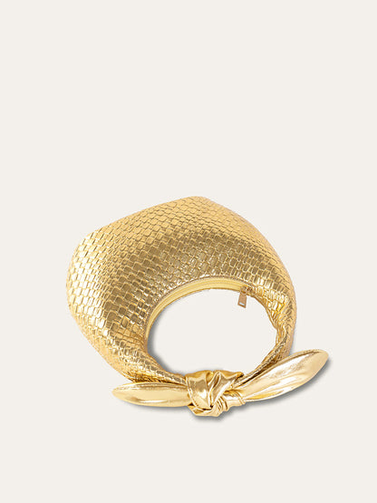 Bolso Tejido Dorado con Asa Anudada Elegante