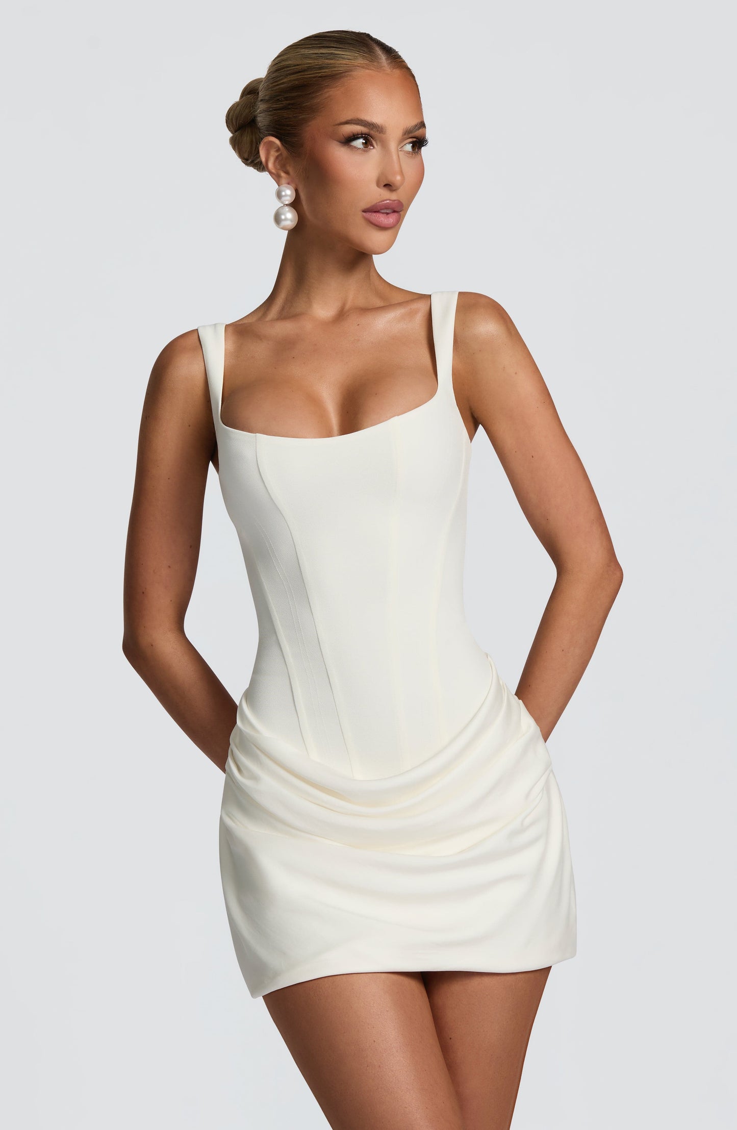 Vestido Mini Corvina Elegante